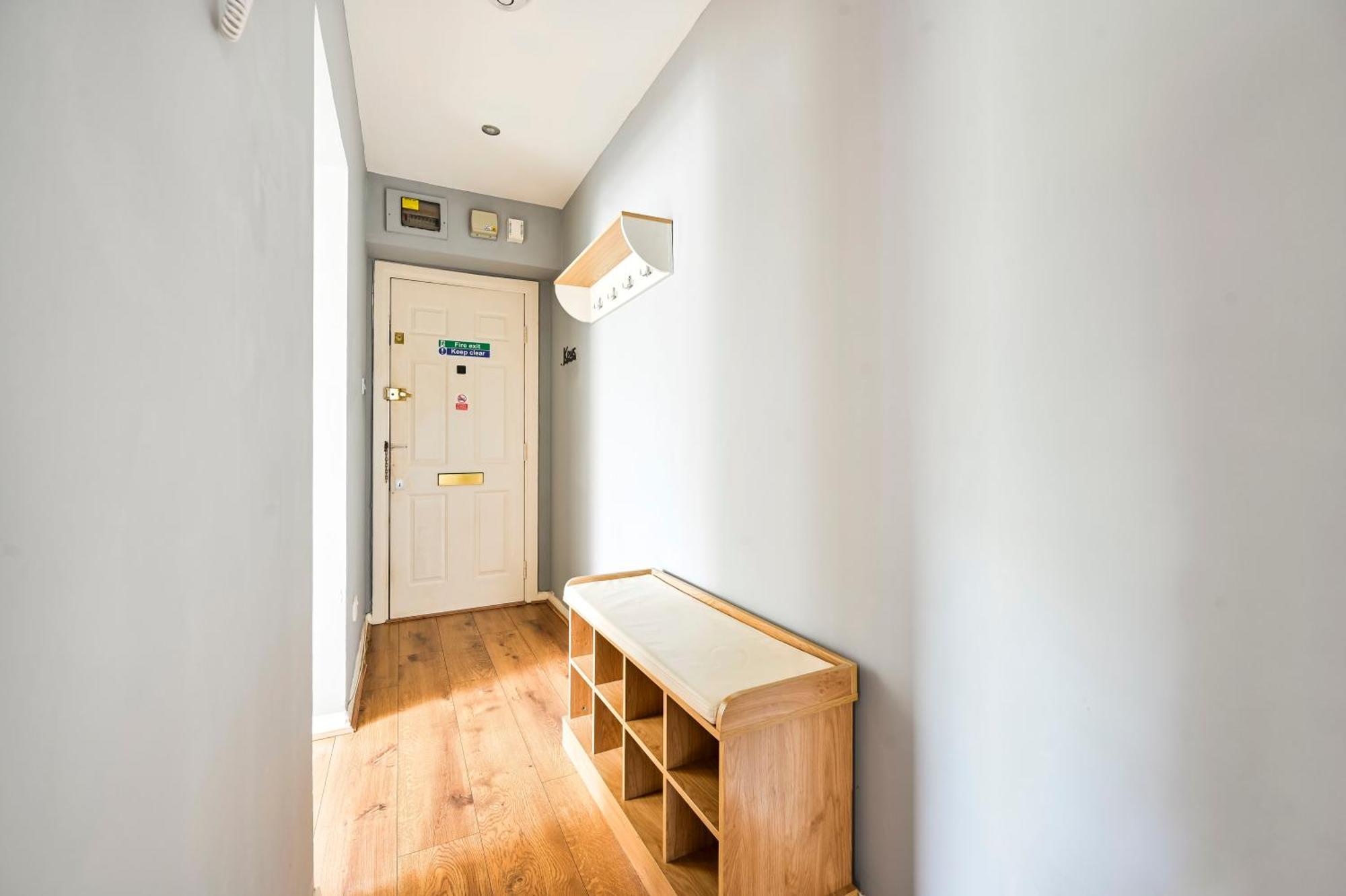 דירות לונדון Cosy 1-Bed E15, Sleeps 4, 1 Min From Tube Station Near O2 Arena מראה חיצוני תמונה