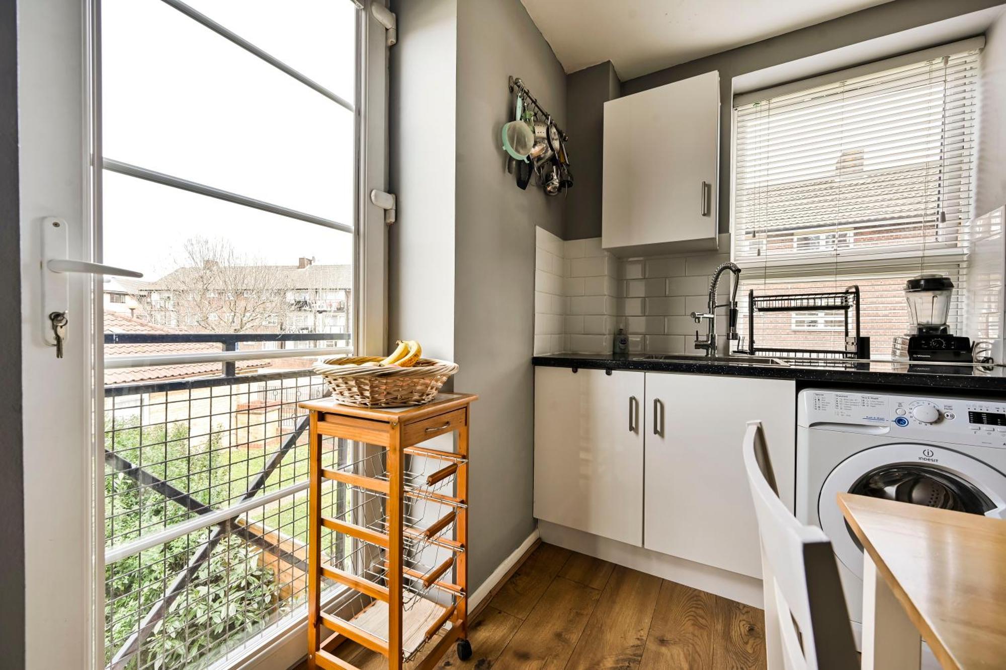 דירות לונדון Cosy 1-Bed E15, Sleeps 4, 1 Min From Tube Station Near O2 Arena מראה חיצוני תמונה
