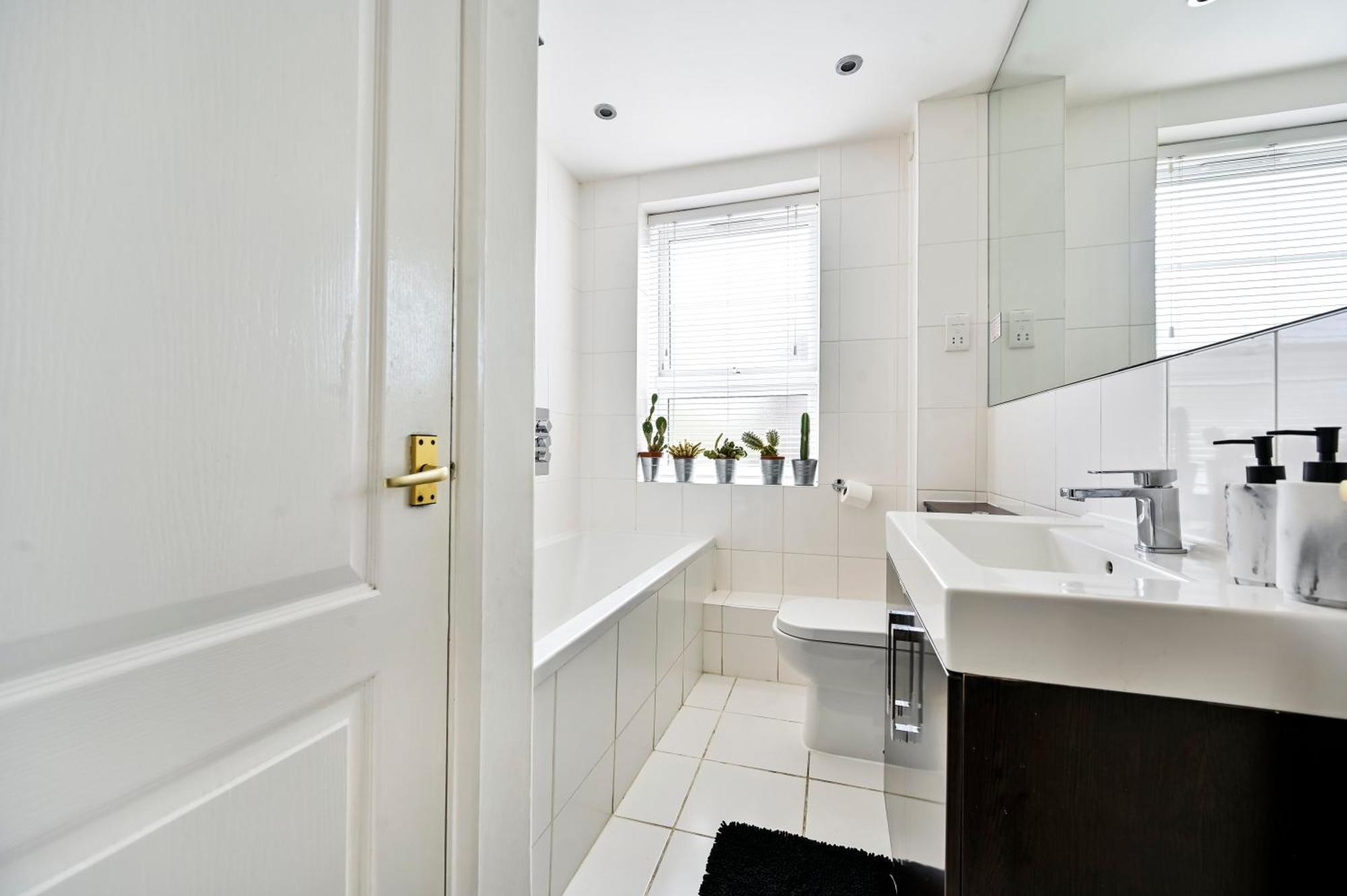דירות לונדון Cosy 1-Bed E15, Sleeps 4, 1 Min From Tube Station Near O2 Arena מראה חיצוני תמונה