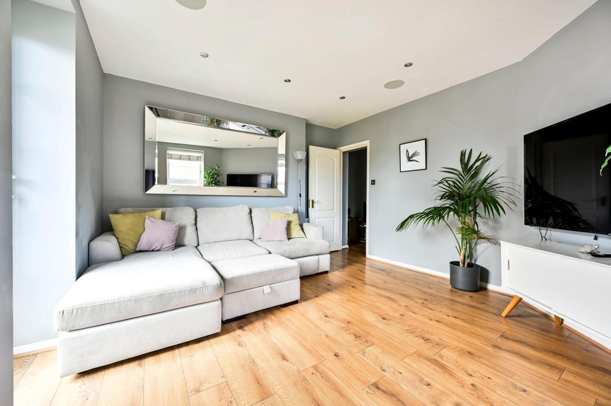 דירות לונדון Cosy 1-Bed E15, Sleeps 4, 1 Min From Tube Station Near O2 Arena מראה חיצוני תמונה