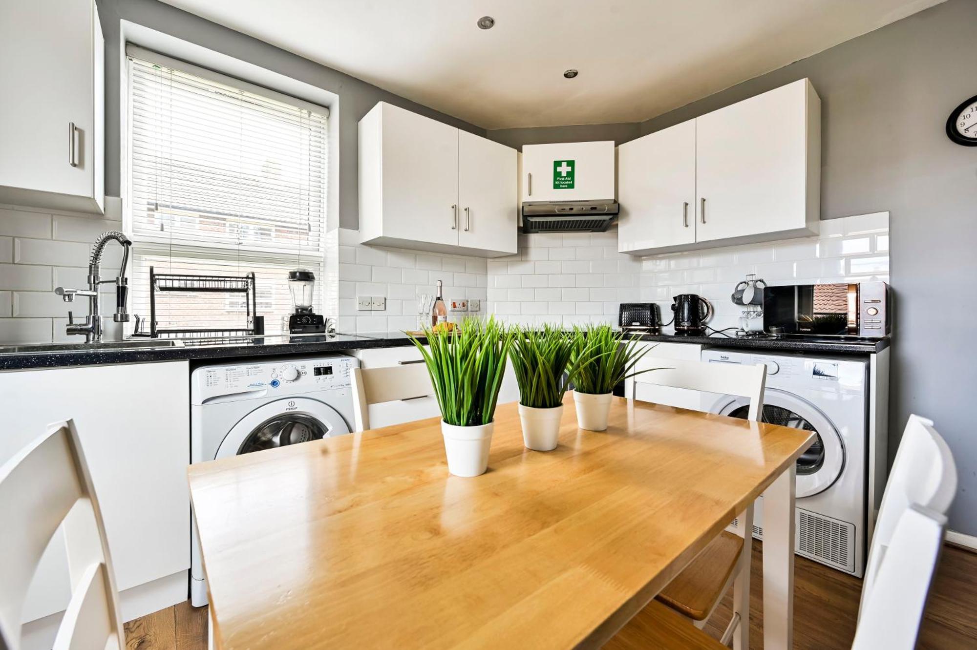 דירות לונדון Cosy 1-Bed E15, Sleeps 4, 1 Min From Tube Station Near O2 Arena מראה חיצוני תמונה