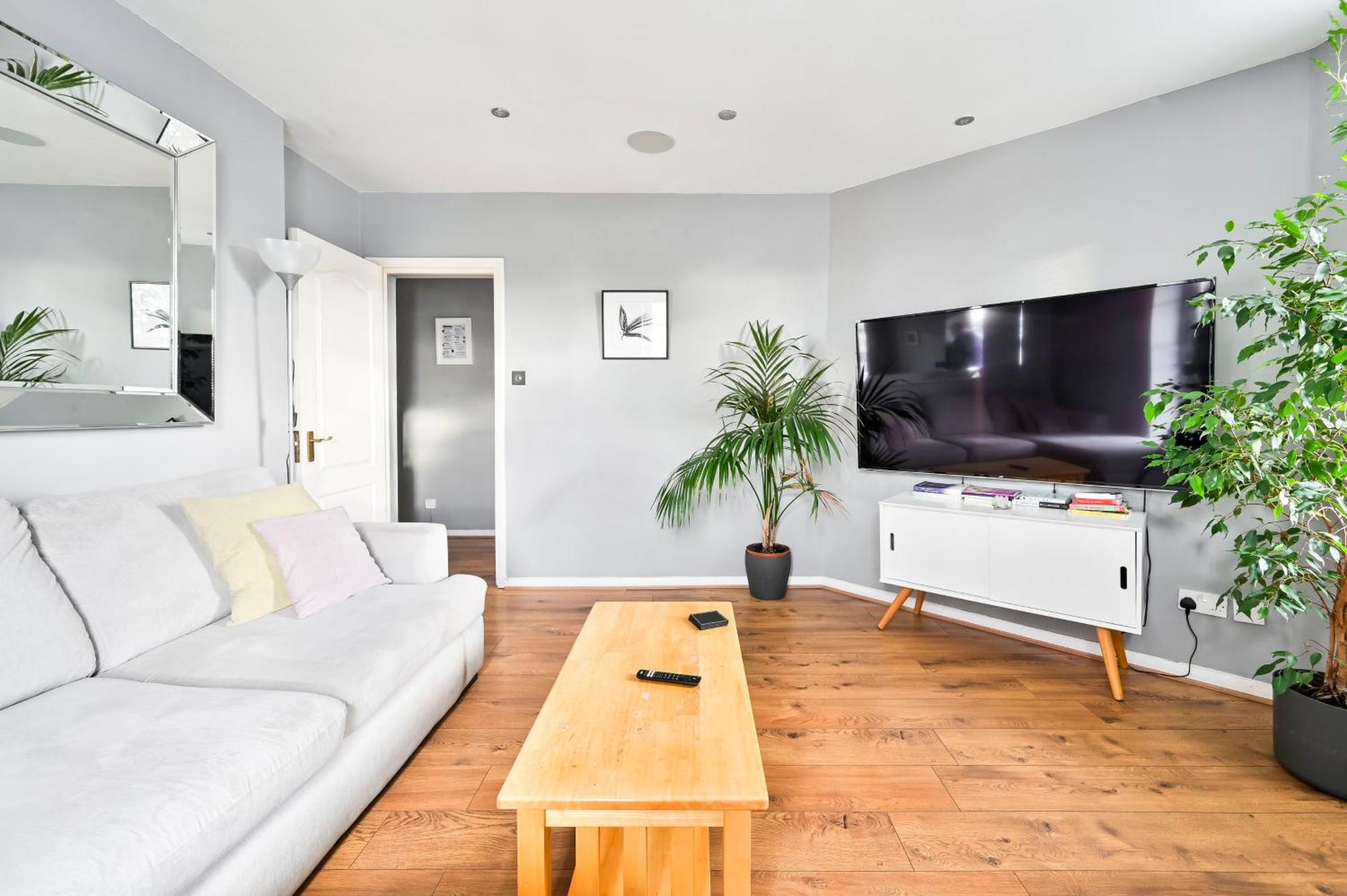 דירות לונדון Cosy 1-Bed E15, Sleeps 4, 1 Min From Tube Station Near O2 Arena מראה חיצוני תמונה