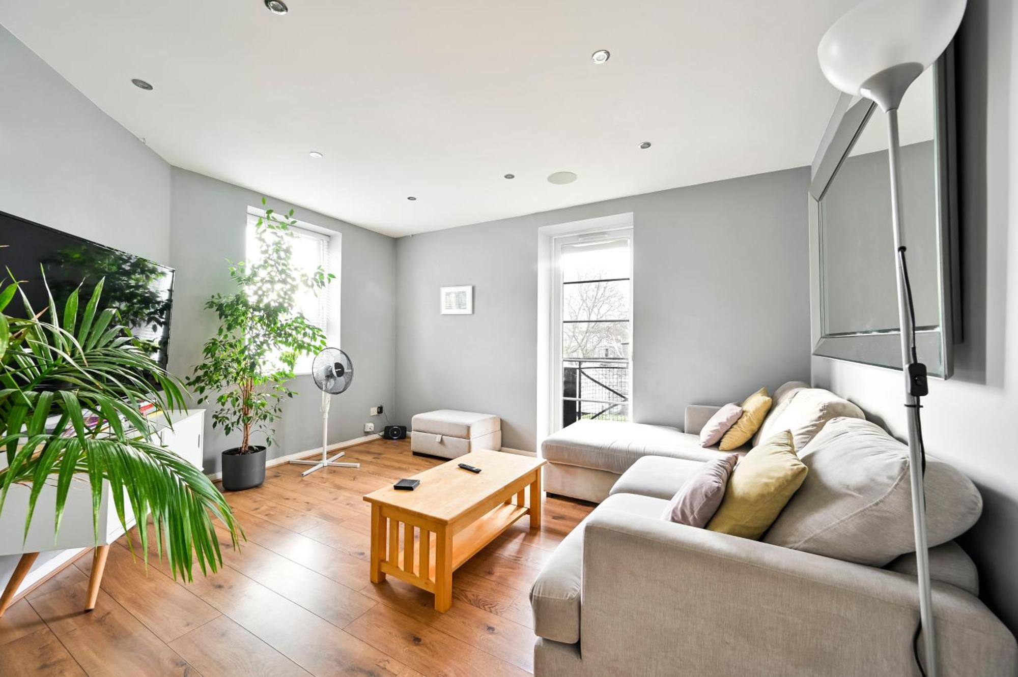 דירות לונדון Cosy 1-Bed E15, Sleeps 4, 1 Min From Tube Station Near O2 Arena מראה חיצוני תמונה