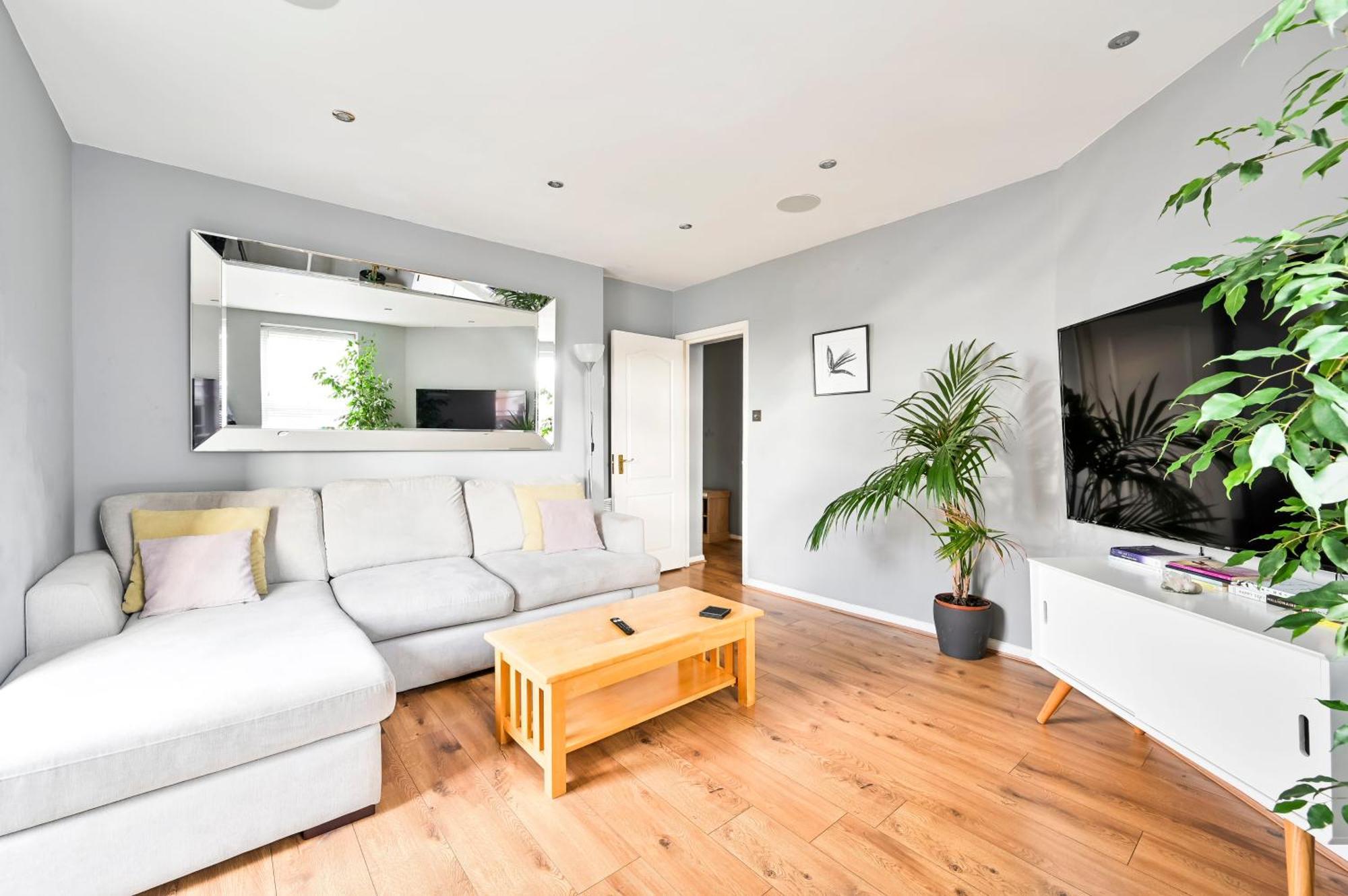 דירות לונדון Cosy 1-Bed E15, Sleeps 4, 1 Min From Tube Station Near O2 Arena מראה חיצוני תמונה
